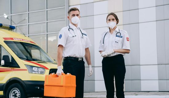 浦江救护车转运病人车内有没有插电源的位置?